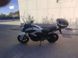 Honda NC700X - Moto blanca