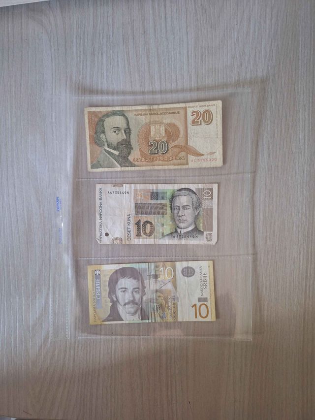 Monete e banconote d'epoca.