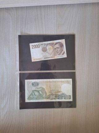 Monete e banconote d'epoca.