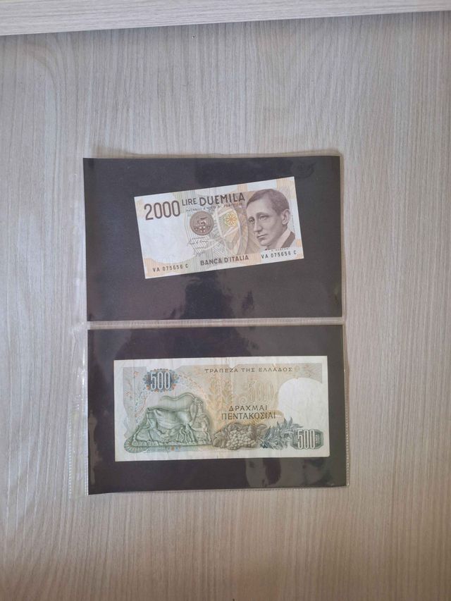 Monete e banconote d'epoca.