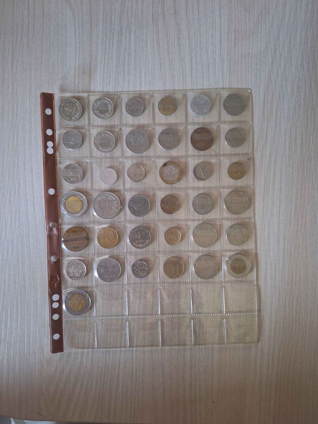 Monete e banconote d'epoca.