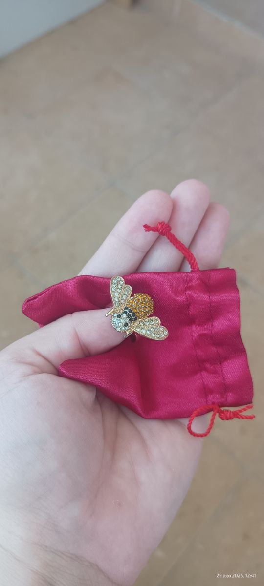 (PRECIO FIJO) Anillo abeja circonitas color dorado