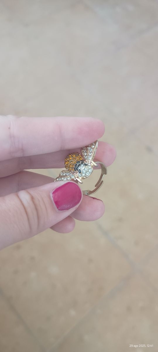 (PRECIO FIJO) Anillo abeja circonitas color dorado