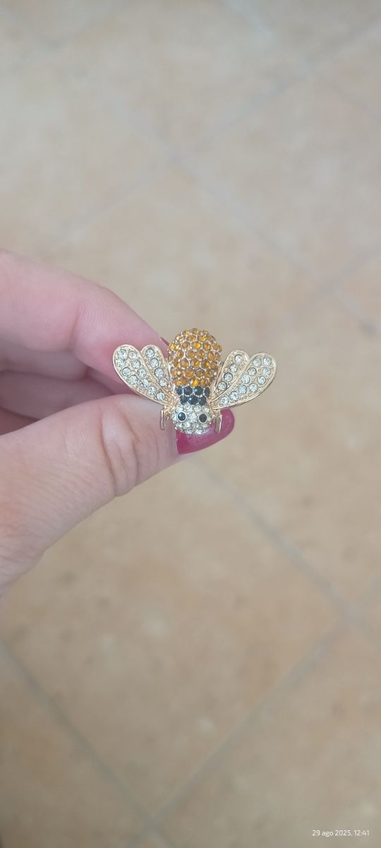 (PRECIO FIJO) Anillo abeja circonitas color dorado