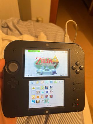 Nintendo 2DS negra + 6 juegos
