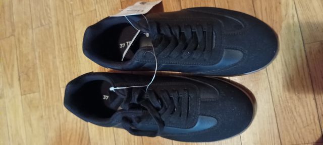 Zapatillas negras nuevas