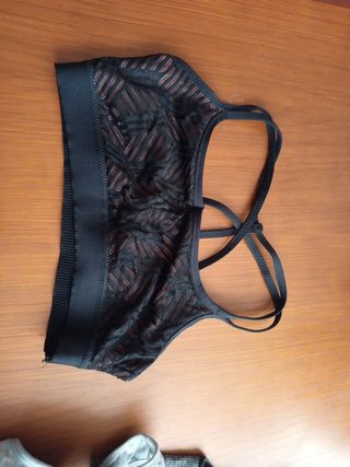 3 Tops deportivos - Negro y Gris