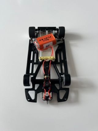 Coche Lola Aston Martin LMP Slot (scalextric)