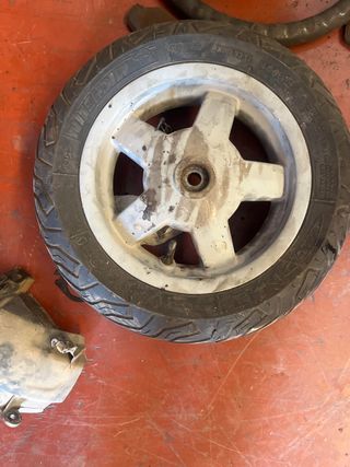 Rueda Vespa LX 125 trasera