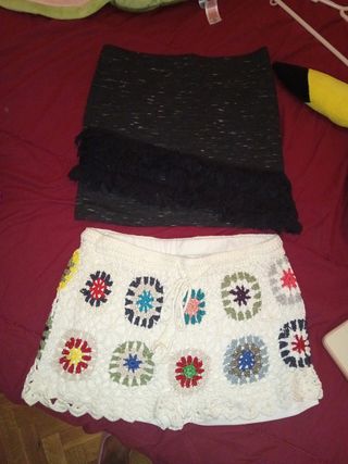 Minifalda negra & short ganchillo multicolor