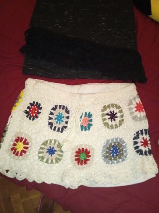 Minifalda negra & short ganchillo multicolor