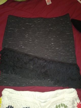 Minifalda negra & short ganchillo multicolor