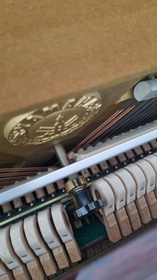 Piano Yamaha M108N - Piano de pared