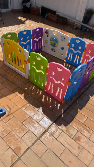 Parque infantil plegable de plástico