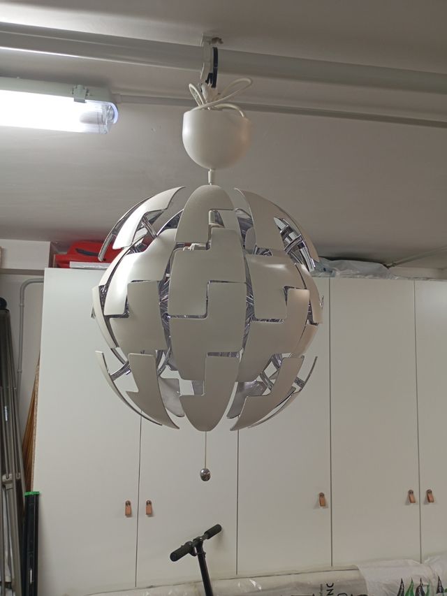 LÁMPARA BOLA TECHO IKEA - Moderna