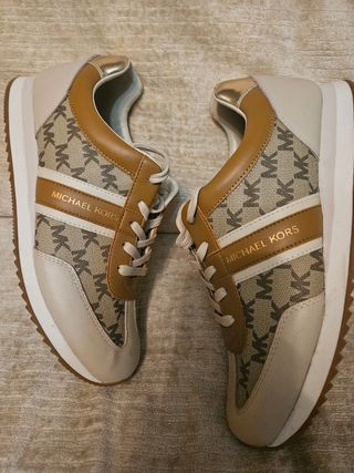 Zapatillas MICHAEL KORS beige y marrón