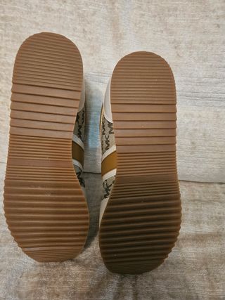 Zapatillas MICHAEL KORS beige y marrón
