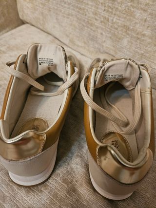 Zapatillas MICHAEL KORS beige y marrón