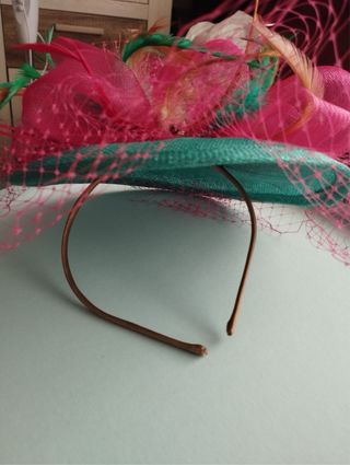 Tocado artesanal rosa-verdeagua