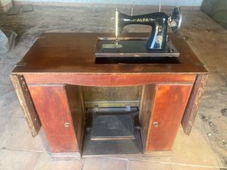 Máquina de coser Alfa Antigua