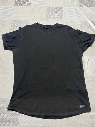 Camiseta Negra Bershka