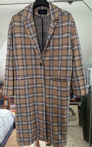 Abrigo cuadros Stradivarius beige