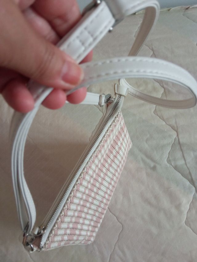 Bolso bandolera rosa y blanco