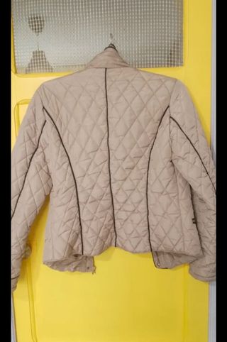 Cazadora acolchada beige mujer