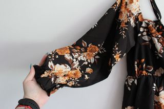 Blusa floral manga larga - negra, naranja
