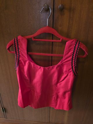 Falda flamenca negra y corpiño rojo