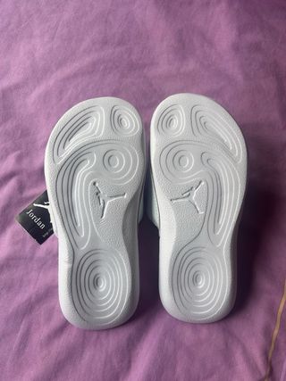 Chanclas Jordan rosas y blancas