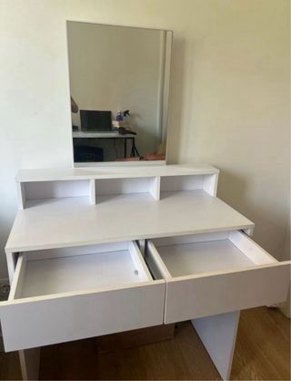Tocador blanco con espejo