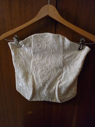 Falda y corpiño blancos