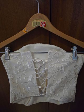 Falda y corpiño blancos