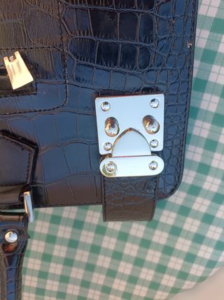 Bolso negro imitacion piel cocodrilo