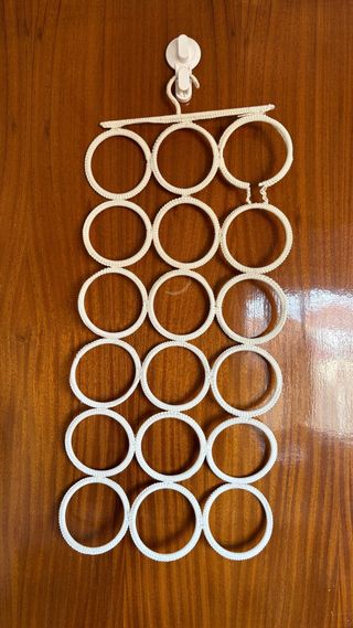 Percha blanca para 15 fulares