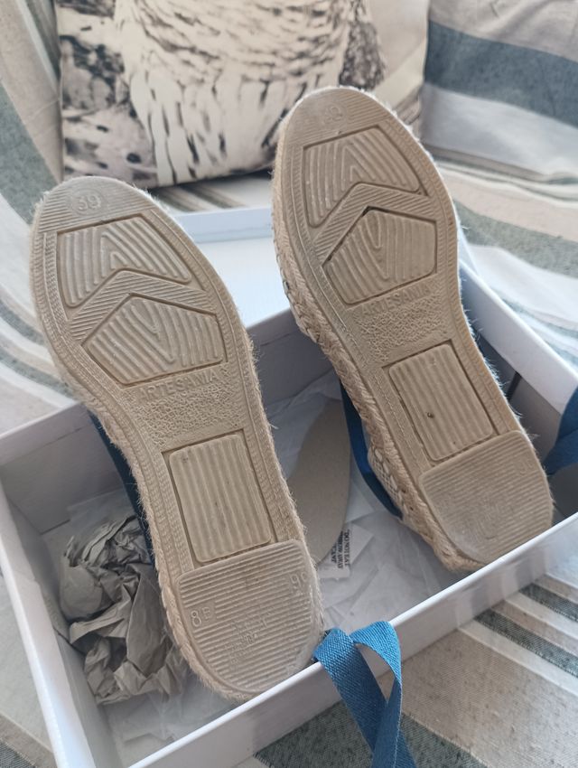 Alpargatas beige y azul - cordones