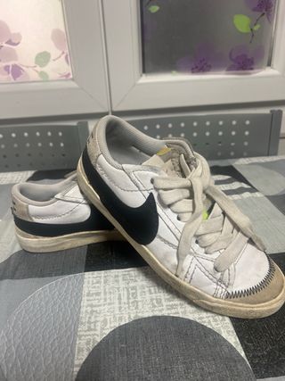 Zapatillas Nike blancas y negras