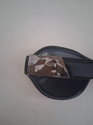 Gafas sol Guess - Negras. Otras de regalo