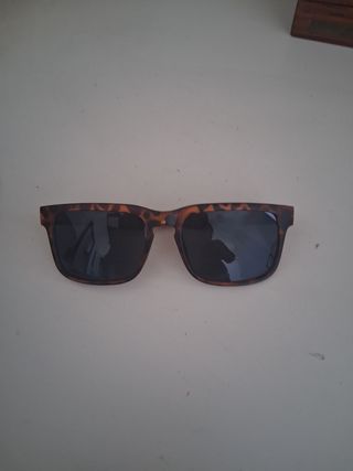 Gafas sol Guess - Negras. Otras de regalo