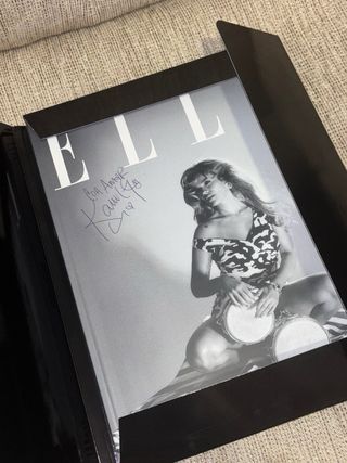 Revista edición coleccionista de Elle x Karol G
