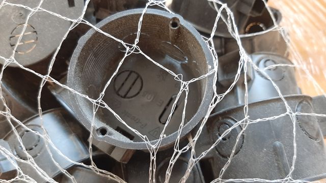 17 Cajas empotrables eléctricas