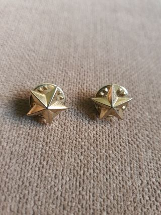 2 Insignias Estrella 5 Puntas Doradas