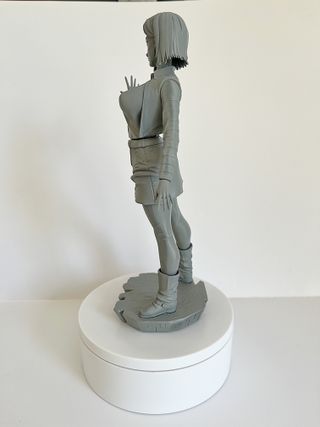 Figura androide N18 resina