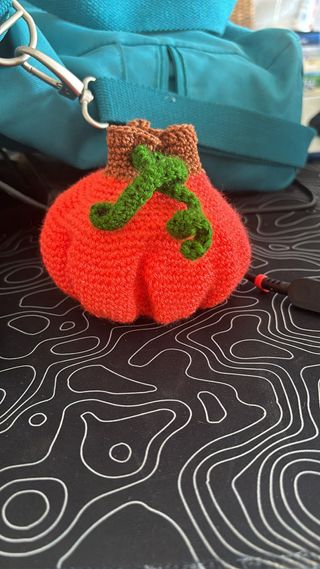 Monedero calabaza tejido a mano