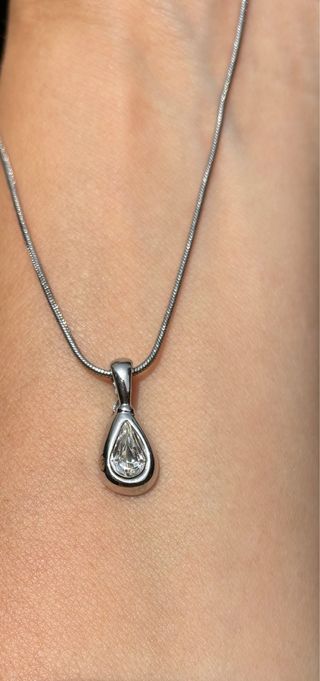 Gargantilla-collar con colgante.