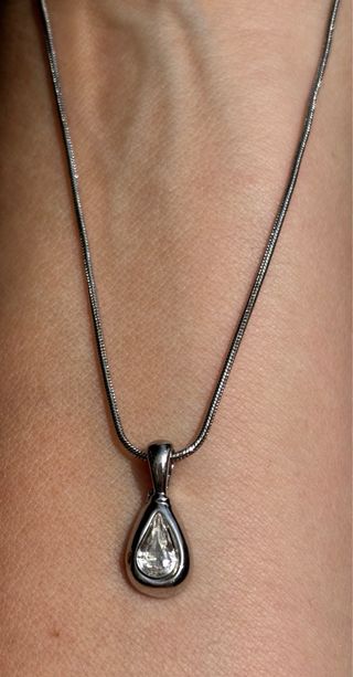 Gargantilla-collar con colgante.