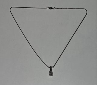 Gargantilla-collar con colgante.