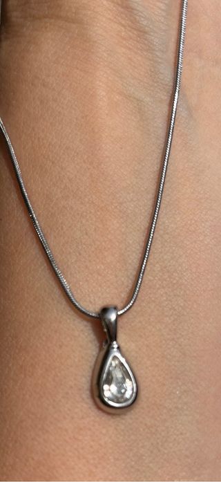 Gargantilla-collar con colgante.