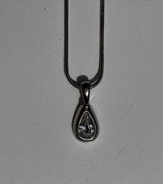 Gargantilla-collar con colgante.